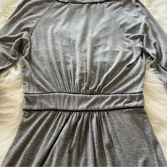 Bcbgmaxazria Dress Size Small Gray Knit Midi Long Sleeve Piping Trim Front Twist - Picture 7 of 11
